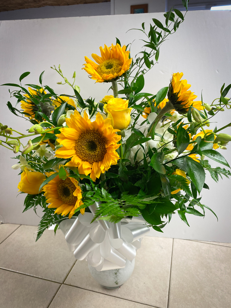 Sunflowers Arrangement – Maria Club Roses